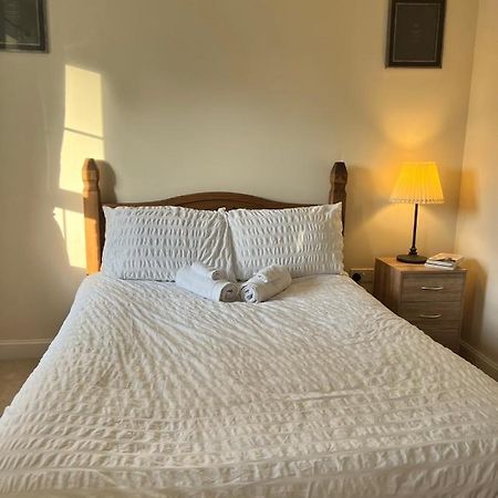 Cosy Double Room With Private Bathroom Homestay Caldecote Extérieur photo